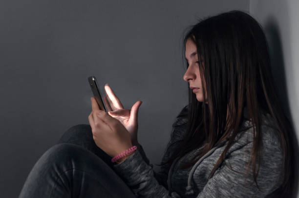 adolescente utilise trop son smartphone